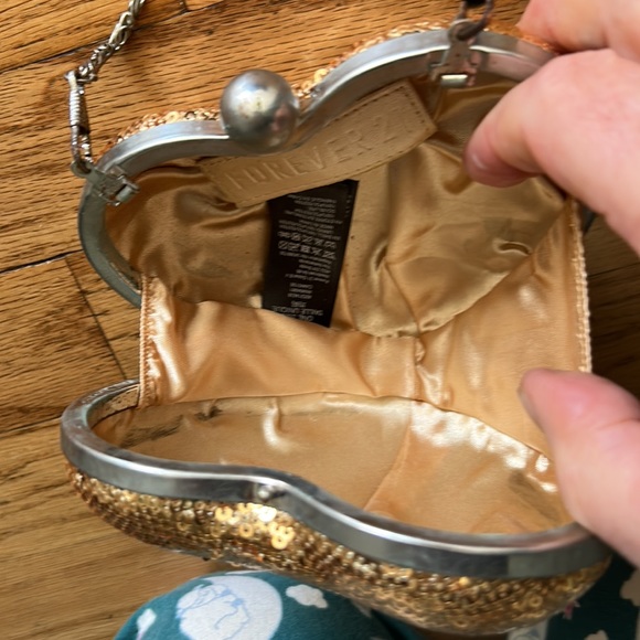 Forever heart sequin purse - Picture 3 of 6